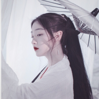 “路漫漫其修远兮。“
©江微-