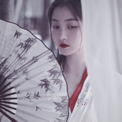 “路漫漫其修远兮。“
©江微-