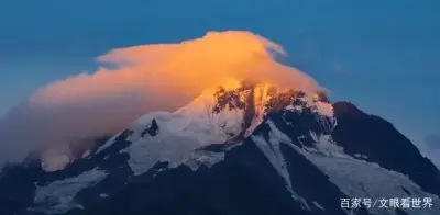 雪山，不知道是阿尔卑斯山还是富士山