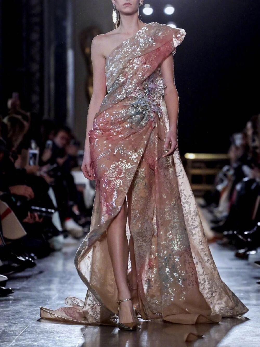 巴黎时装周最新造型穿上就是仙女