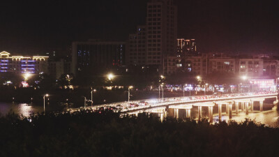 赣州市小年夜晚，每逢佳节人去城空
【坐标：江西赣州章贡区】
【摄影师：钱包帅吗Sybel】