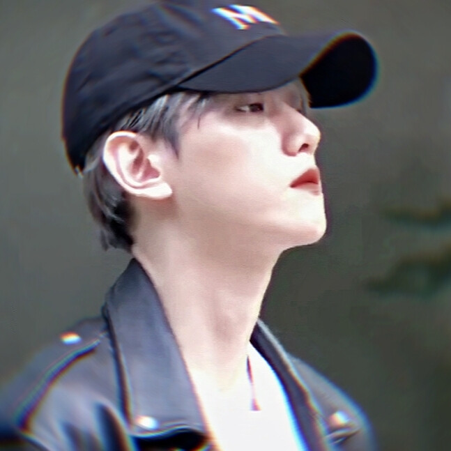 “你好啊，我的猎物，白痴小姐。”