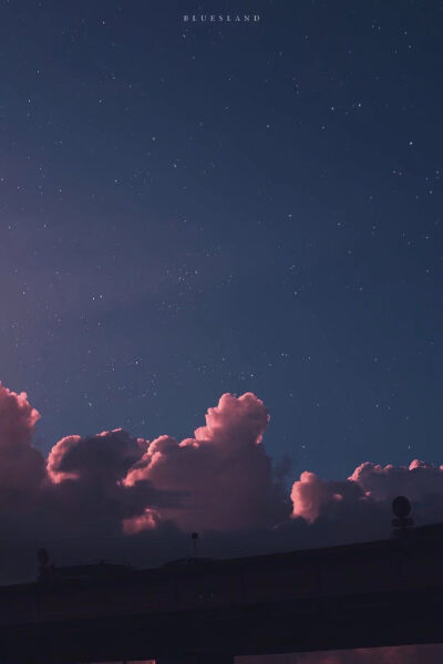 不知道少了什么 总觉得没有以前快乐了.