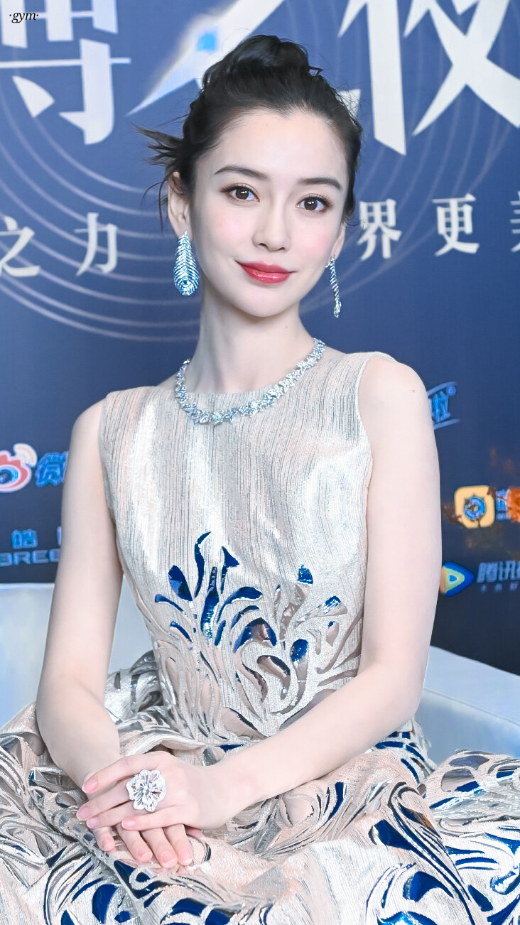 杨颖采访壁纸