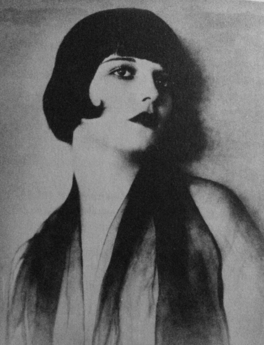 Louise Brooks photographed by John De Mirjian, 1925 ​​​