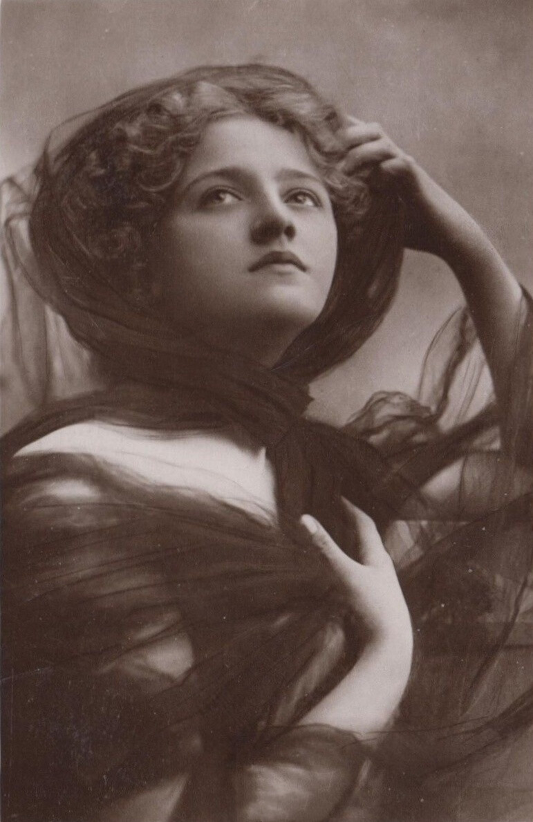 Ivy Close, 1908 ​​​