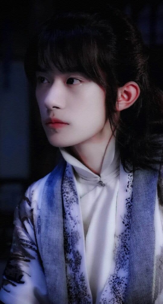 易烊千玺.