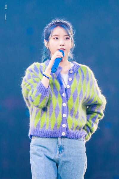 李知恩 iu
cr. IUdotcom