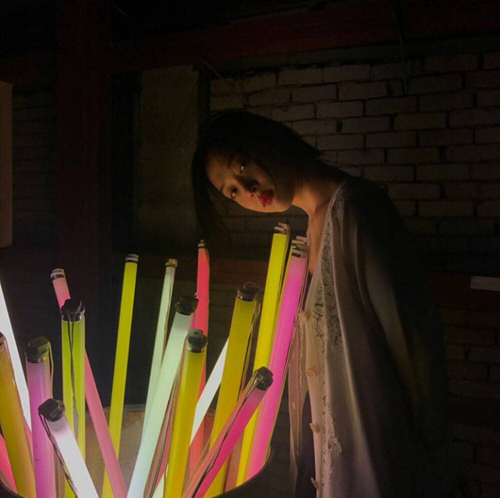 崔雪莉（Sulli、최진리，1994年3月29日—2019年10月14日），出生于韩国釜山，韩国女歌手、演员、主持人，毕业于首尔表演艺术中学。