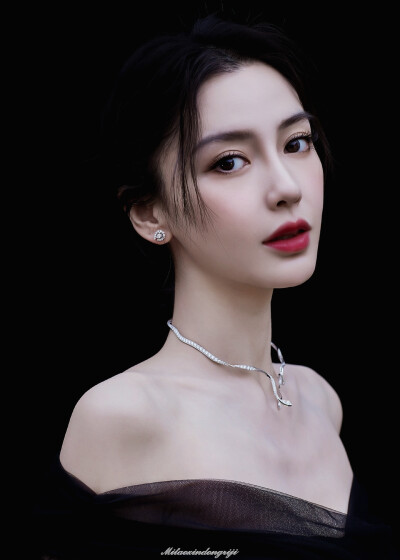 #angelababy#
//暗夜精灵▪ ​
cr@·蜜桃心動日記·