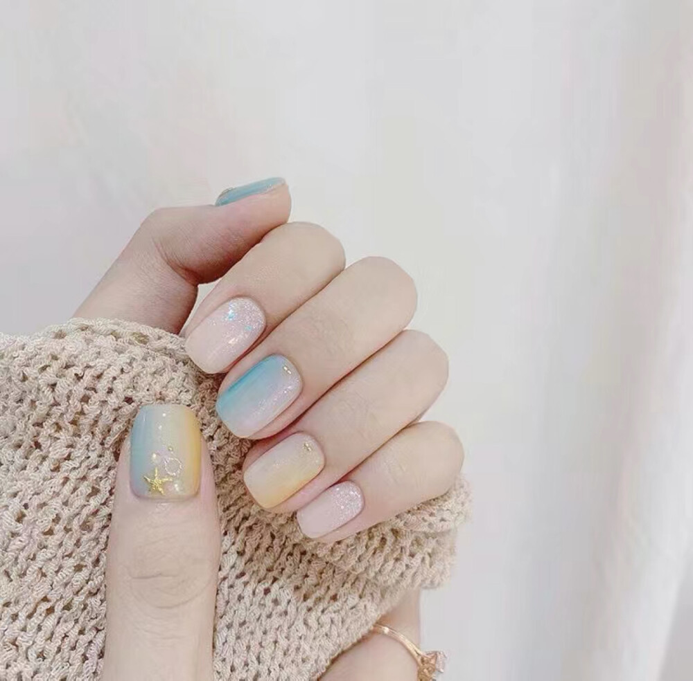 nails
