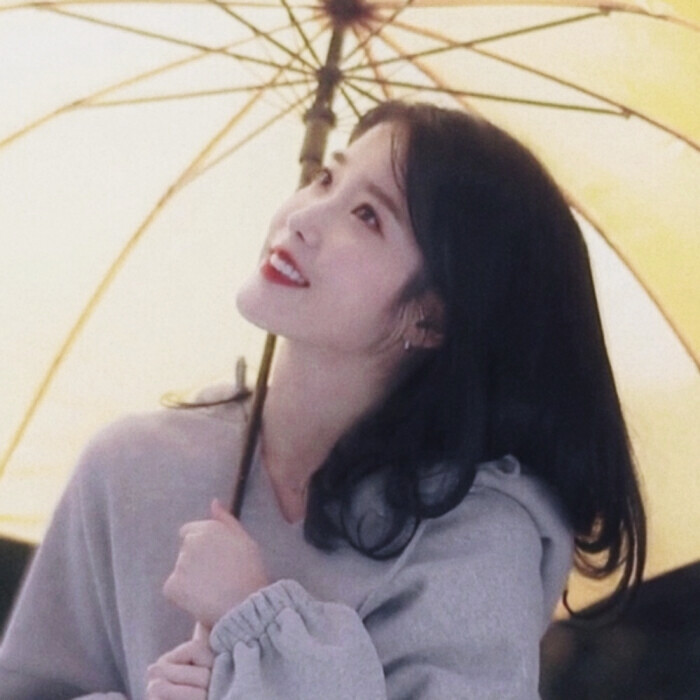 IU
完三恩
原裁阿雨