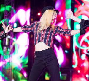 姜涩琪 Kang Seul Gi  강슬기
Red Velvet组合成员