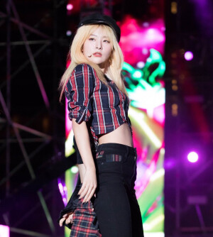 姜涩琪 Kang Seul Gi  강슬기
Red Velvet组合成员