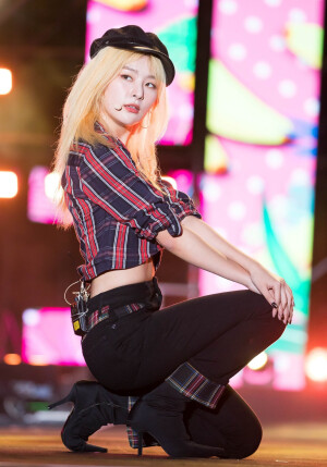 姜涩琪 Kang Seul Gi  강슬기
Red Velvet组合成员