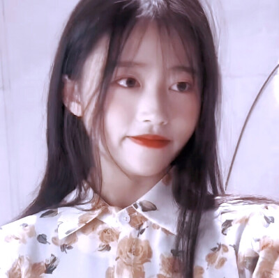 谢赴
原 抚裙褶