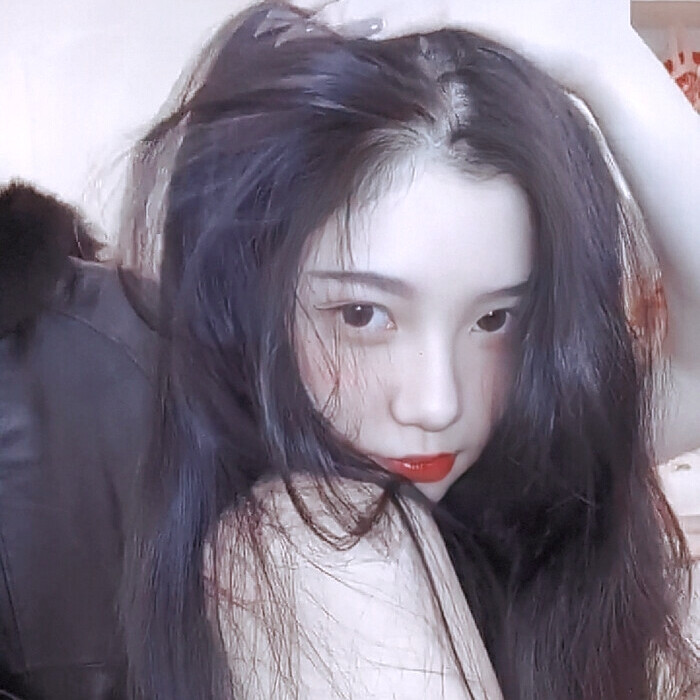 谢赴
原 抚裙褶