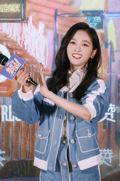 吴宣仪
cr.重过南楼
