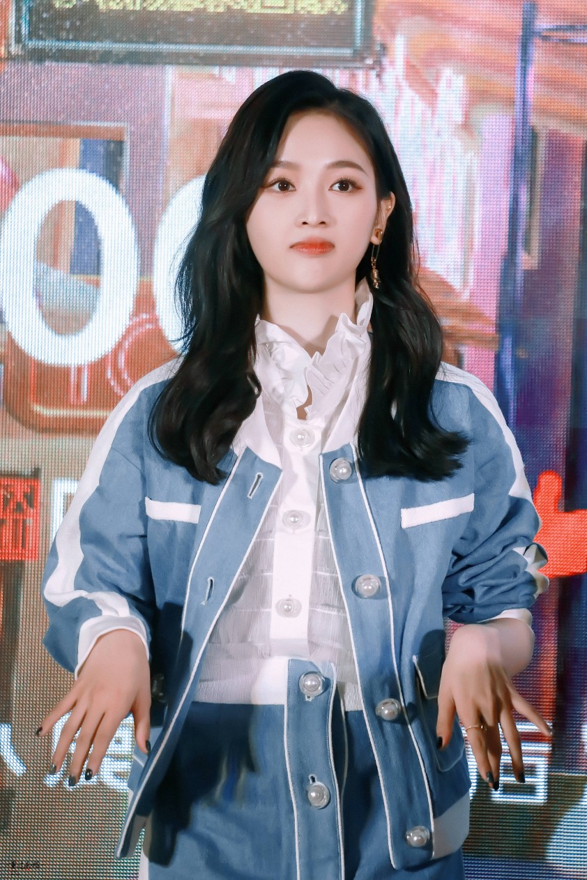 吴宣仪
cr.重过南楼
