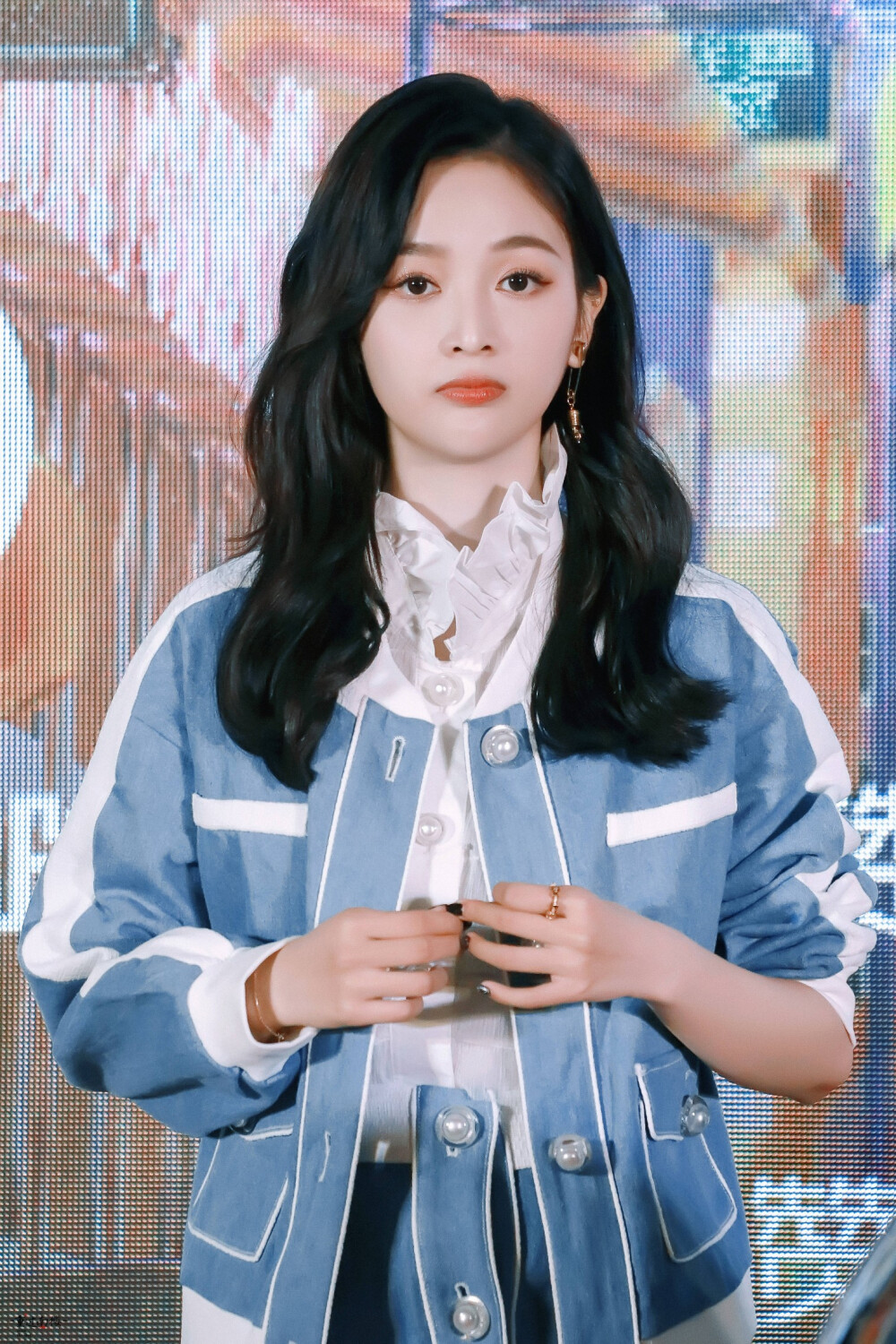 吴宣仪
cr.重过南楼
