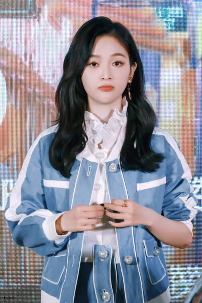 吴宣仪
cr.重过南楼
