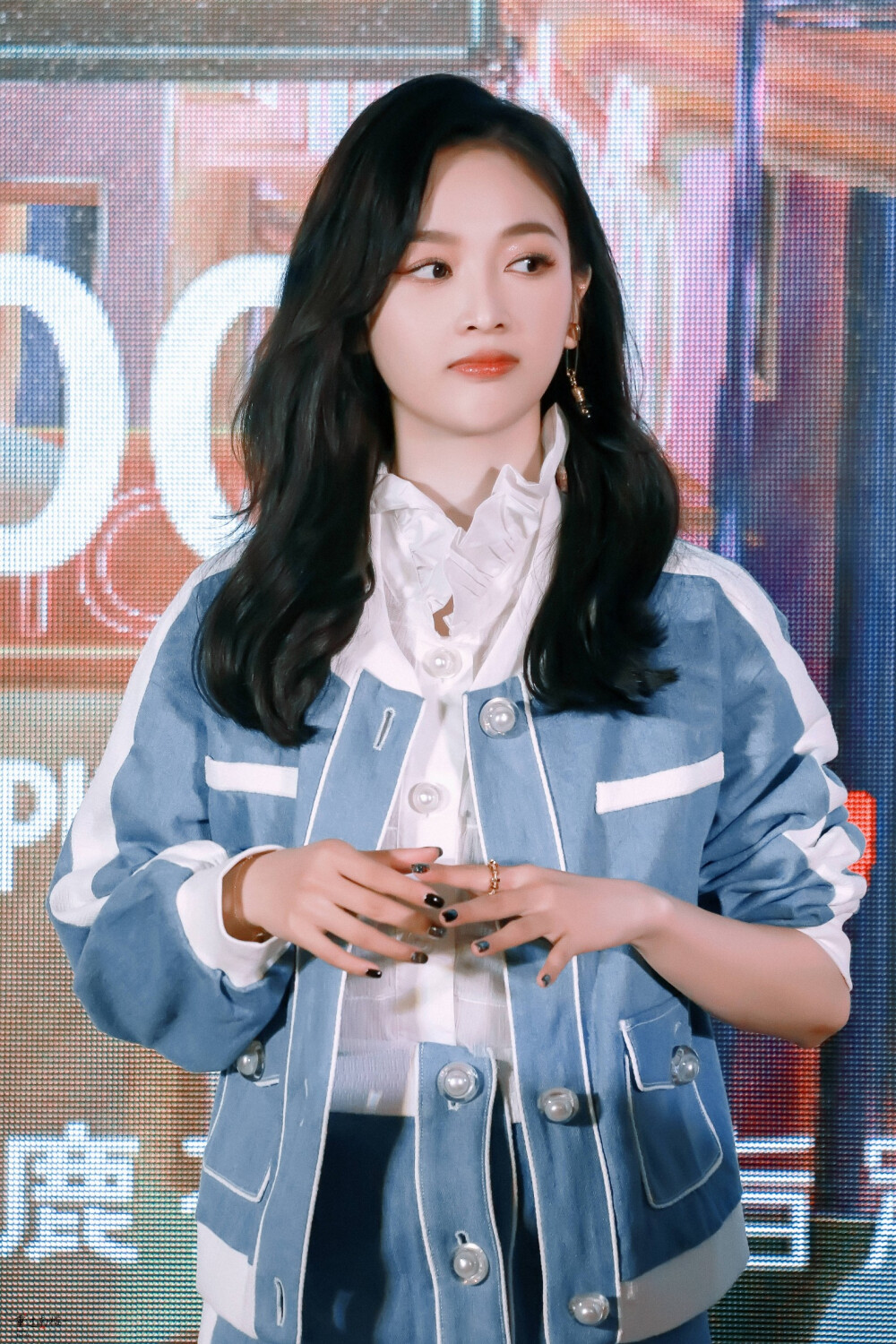 吴宣仪
cr.重过南楼
