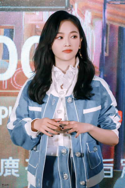 吴宣仪
cr.重过南楼
