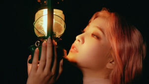 你的一颦一笑皆印在我的青春之中
金艺琳橙光素材