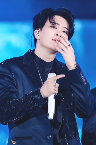 崔荣宰（Youngjae），1996年9月17日出生于韩国。是韩国JYPEntertainment2014年自2PM后时隔六年新推出的七人男子组合GOT7成员之一，队内担任主唱。在木浦时，通过所在音乐舞蹈学院JoyDance&PluginMusicAcademy与JYP联…