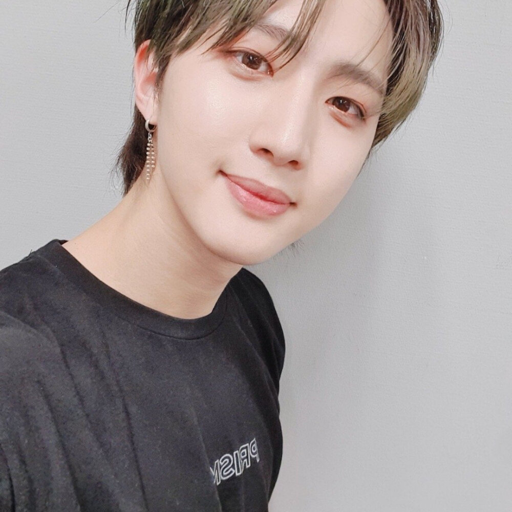 PENTAGON 李会泽（HUI）