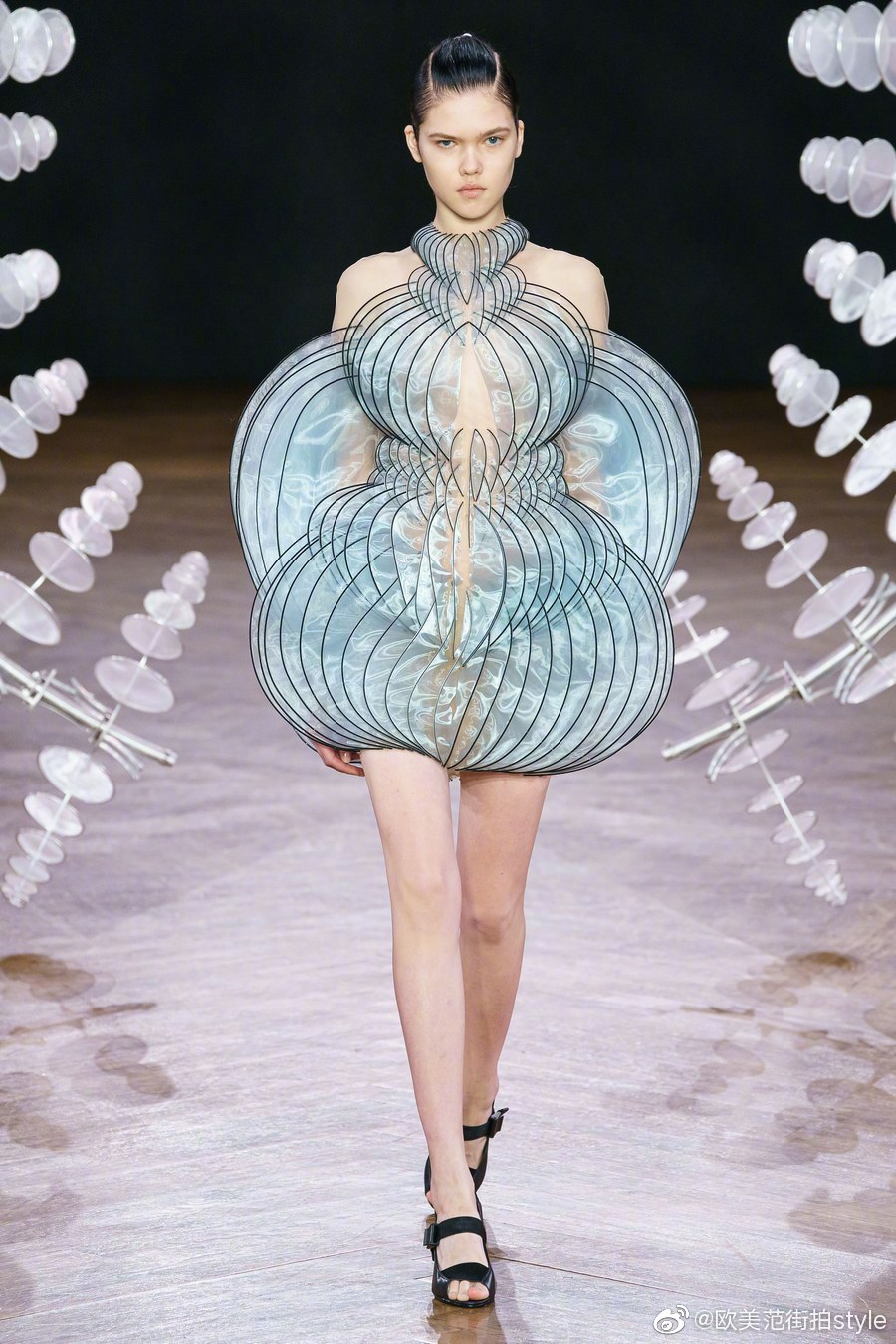  Iris Van Herpen 