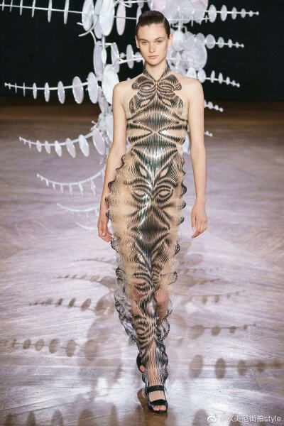  Iris Van Herpen 