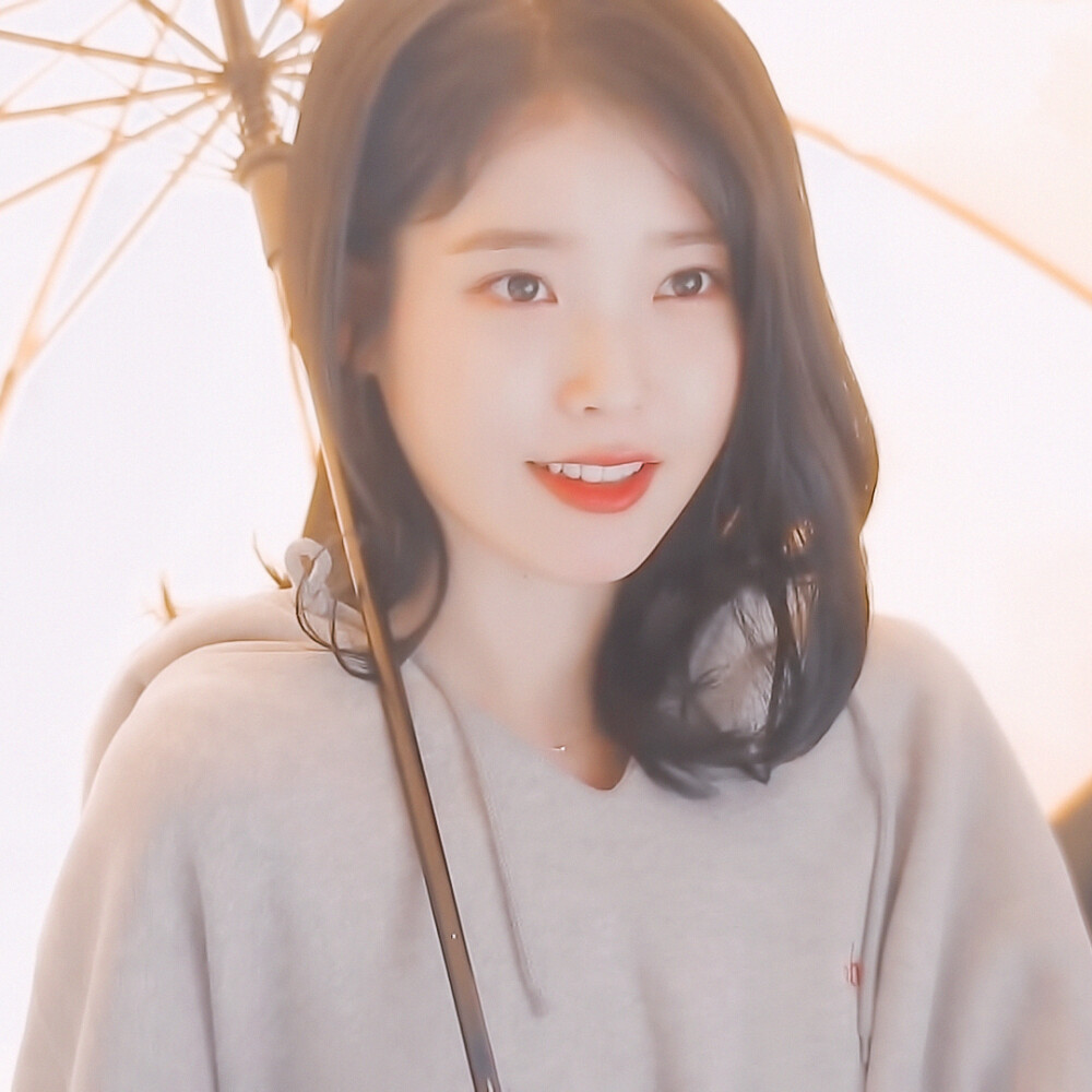 李知恩 iu
cr.森山梨守