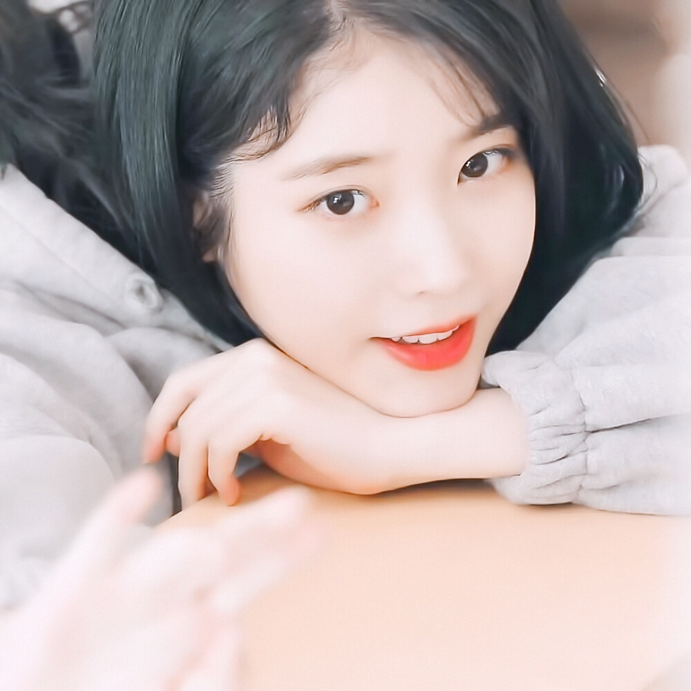 李知恩 iu
cr.森山梨守