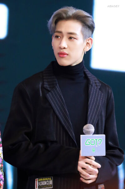 BamBam，全名Bambam Kunpimook Bhuwakul，1997年5月2日出生于泰国曼谷，在韩国发展的泰国籍男歌手、演员，男子演唱团体GOT7成员之一。2007年在泰国举办的“Rain Cover Dance“比赛中获得冠军，被韩国JYP娱乐公司星探…