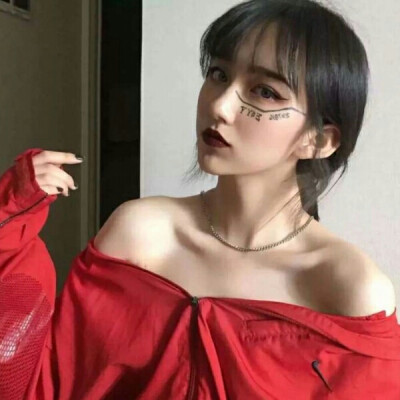 女头
皓月清凉你是人间曙光