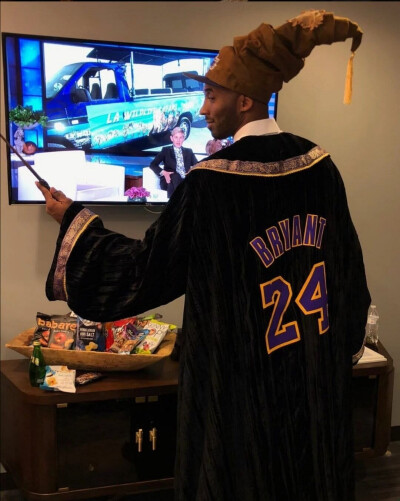 Mamba Out
瓦妮莎现在还好吗？