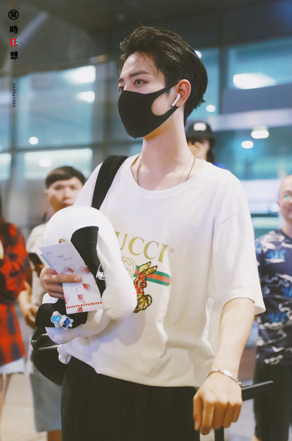 肖战
安侬
这个锁骨我爱了