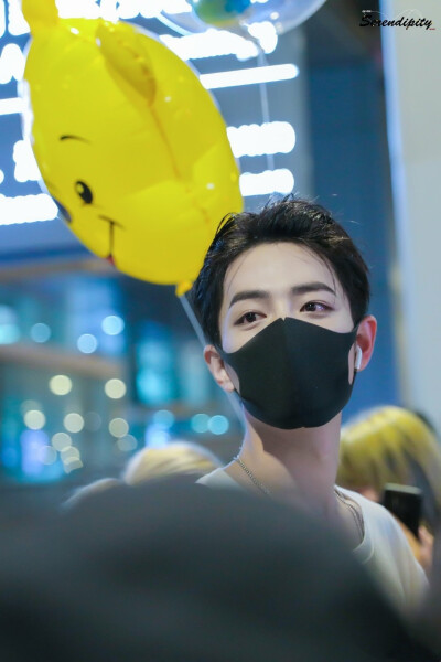 肖战
安侬
这个锁骨我爱了