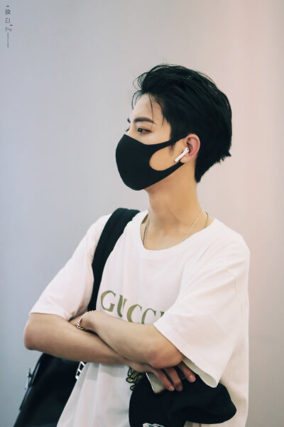 肖战
安侬
这个锁骨我爱了