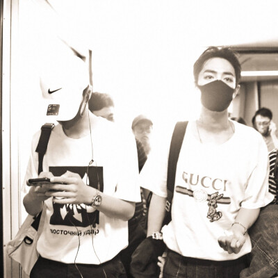 肖战
安侬
这个锁骨我爱了