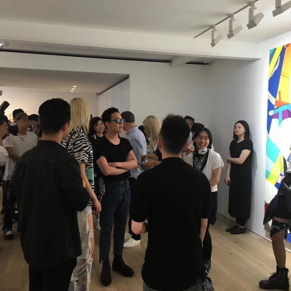 GD权志龙
龙哥看展