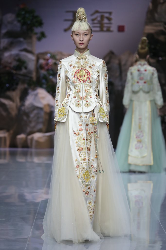 绝设jueshe2020春夏天玺系列婚纱礼服秀