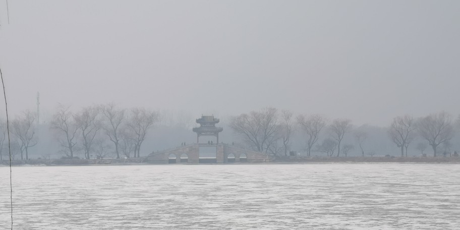 圆明园好大
古代打扫卫生的都要请好多
当成家住
可以玩一年
上半年爬山
下半年游湖
省了出去旅游的钱