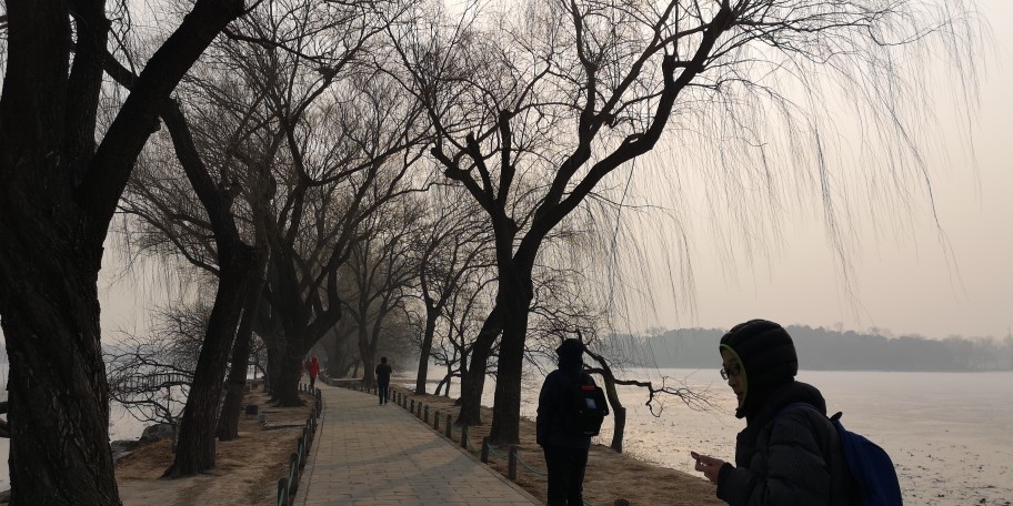 圆明园好大
古代打扫卫生的都要请好多
当成家住
可以玩一年
上半年爬山
下半年游湖
省了出去旅游的钱