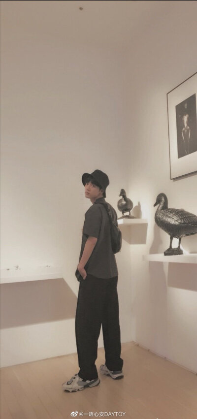 肖战‖180913
微博故事『夏天的风』