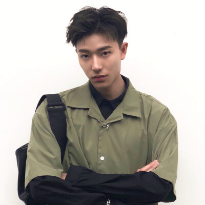 万 能 青 年 旅 店