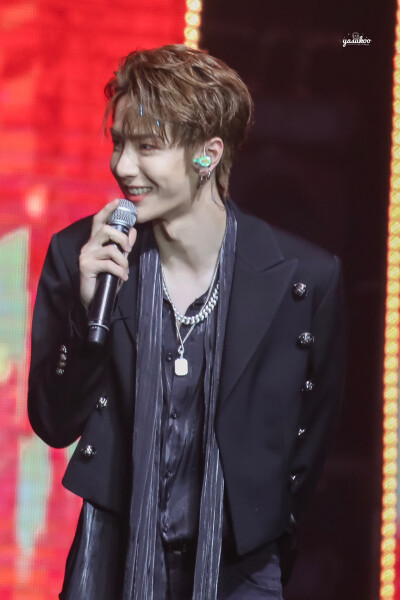 190602 乐华娱乐家族演唱会 @UNIQ-王一博 cr:logo