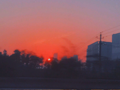 我想去学校疾病快点好起来！武汉加油！
我想每天早上6:40起床和爸爸妈妈弟弟一起去学校 中午很同学一起回家，下午再去学校上课，傍晚回家写作业九，十点睡觉第二天继续这样
✨✨✨✨武汉加油 白衣天使加油…