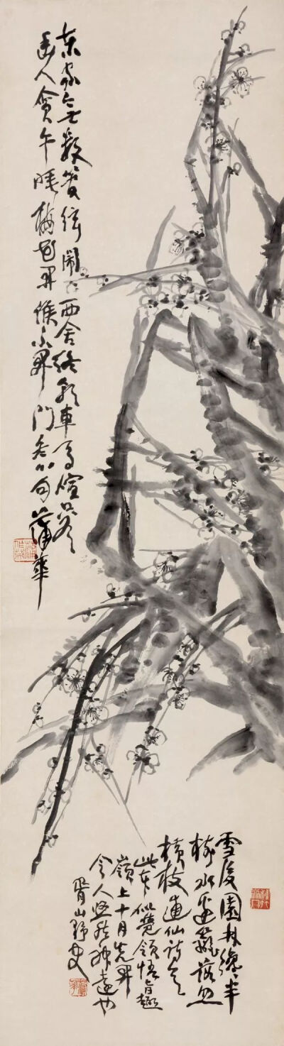 蒲华《篱落横梅图》，纸本墨笔，148.4×44cm，清代，嘉兴博物馆藏 